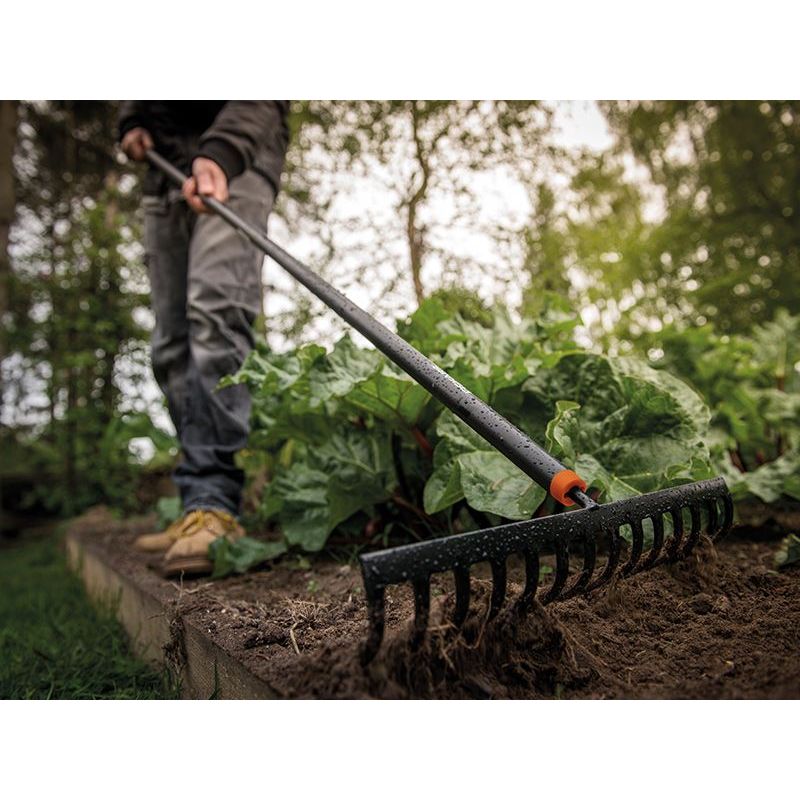 Fiskars Solid™ Soil Rake Fiskars - Dynamic Drive