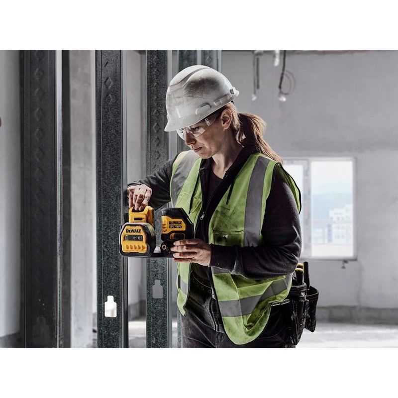 Dewalt Power Tools DCE088 D1G18 Self-Levelling Cross Line Green Beam Laser 12/18V 1 x 2.0Ah Li-ion DeWALT Power Tools - Dynamic Drive