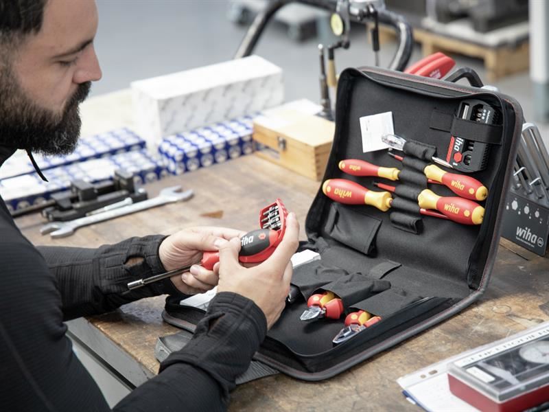 Wiha electrician Tool Set, 32 Piece Wiha - Dynamic Drive