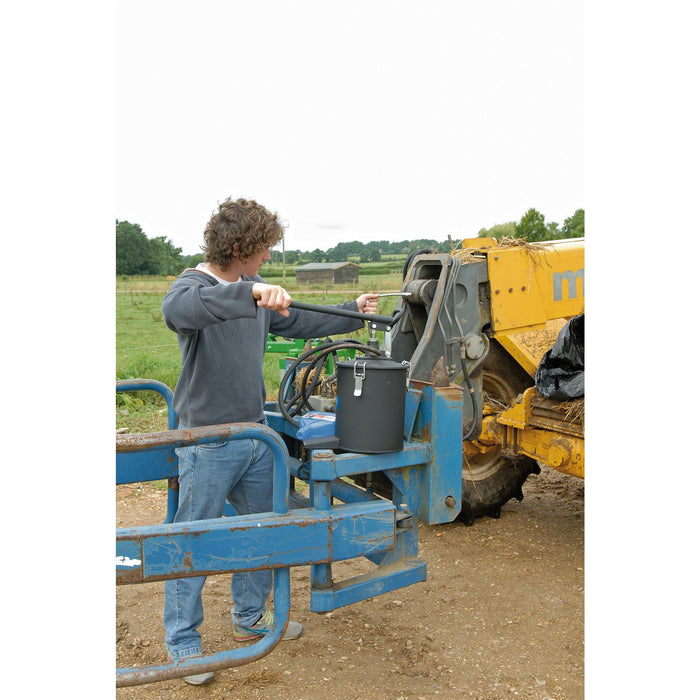 Draper High Volume Hand Grease Pump 43960 Draper - Dynamic Drive