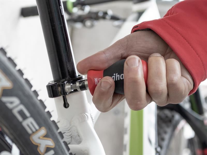 Wiha Magnetic SoftFinish® Stubby Screwdriver with Bit Magazine Wiha - Dynamic Drive