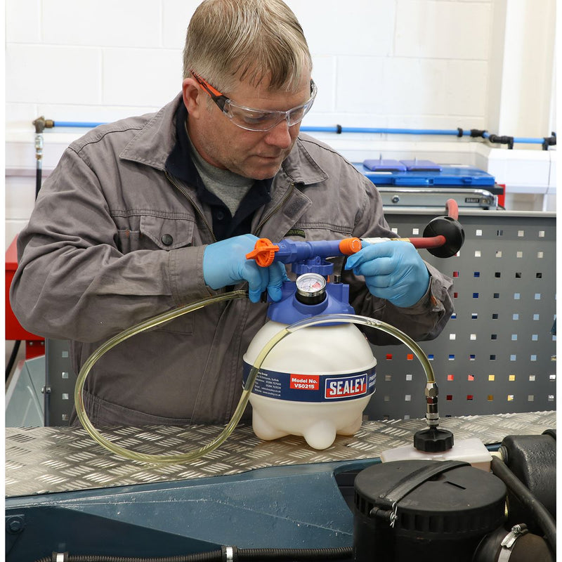 Sealey Pneumatic Brake Bleeder 3L VS0215 Sealey - Dynamic Drive