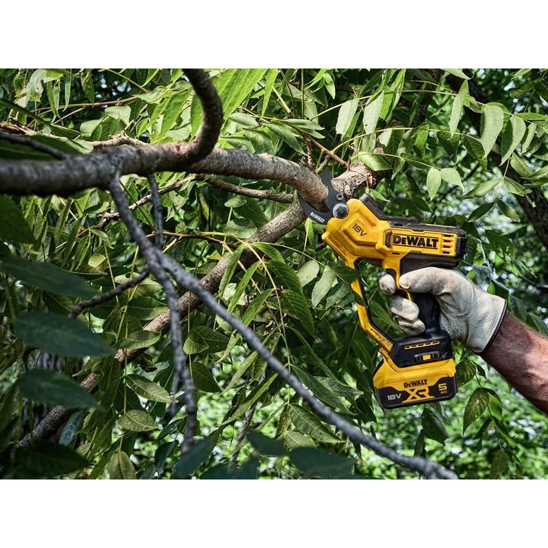 Dewalt Power Tools DCMPP568P1 XR Pruner 18V 1 x 5.0Ah Li-ion DeWALT Power Tools - Dynamic Drive