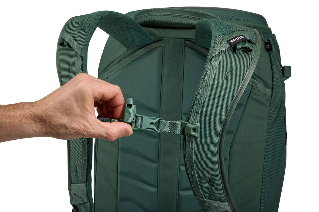 Thule Landmark 60L travel pack hazy green Thule - Dynamic Drive
