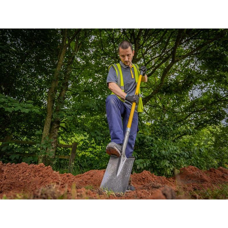 Roughneck Digging Spade, Long Handle Roughneck - Dynamic Drive