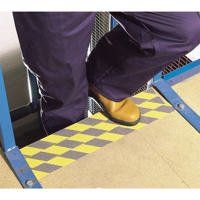 Draper Heavy Duty Safety Grip Tape Roll, 18m x 50mm, Black and Yellow 65440 Draper - Dynamic Drive