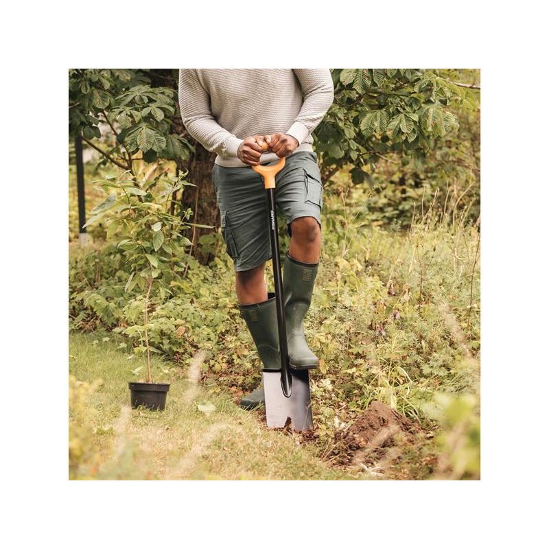 Fiskars Solid™ Metal Rounded Spade Fiskars - Dynamic Drive