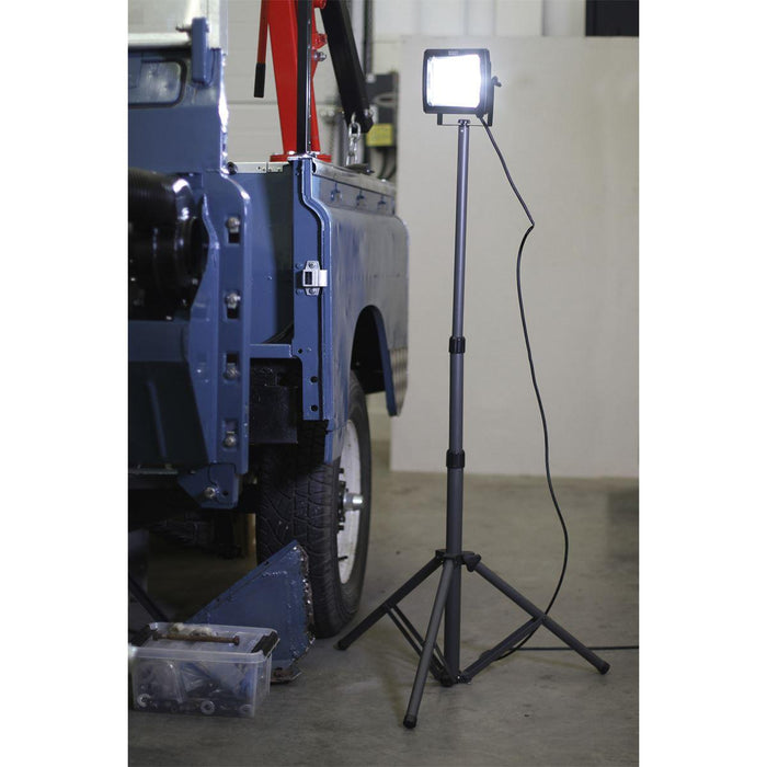 Sealey Telescopic Floodlight 20W SMD LED 230V LED102 Sealey - Dynamic Drive