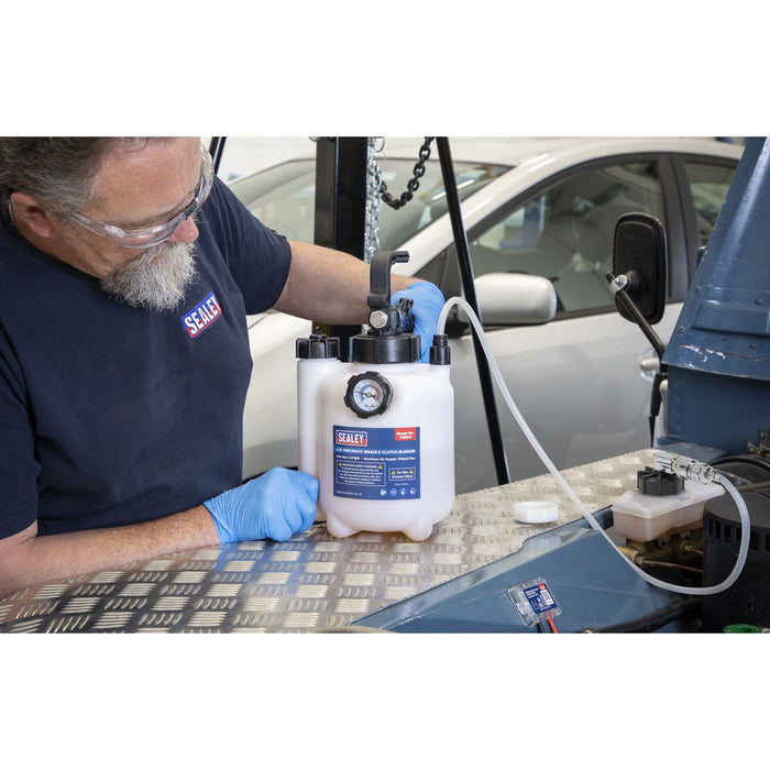 Sealey Pneumatic Brake & Clutch Bleeder 2.5L VS830 Sealey - Dynamic Drive