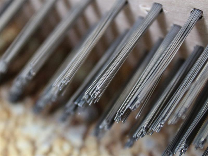 Faithfull 680/4S Heavy-Duty Scratch Brush with Scraper - 4 Row Faithfull - Dynamic Drive