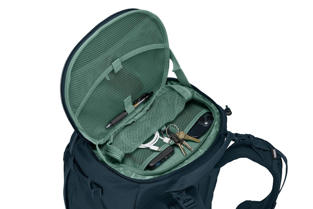 Thule Landmark 60L Women's travel pack darkest blue Thule - Dynamic Drive