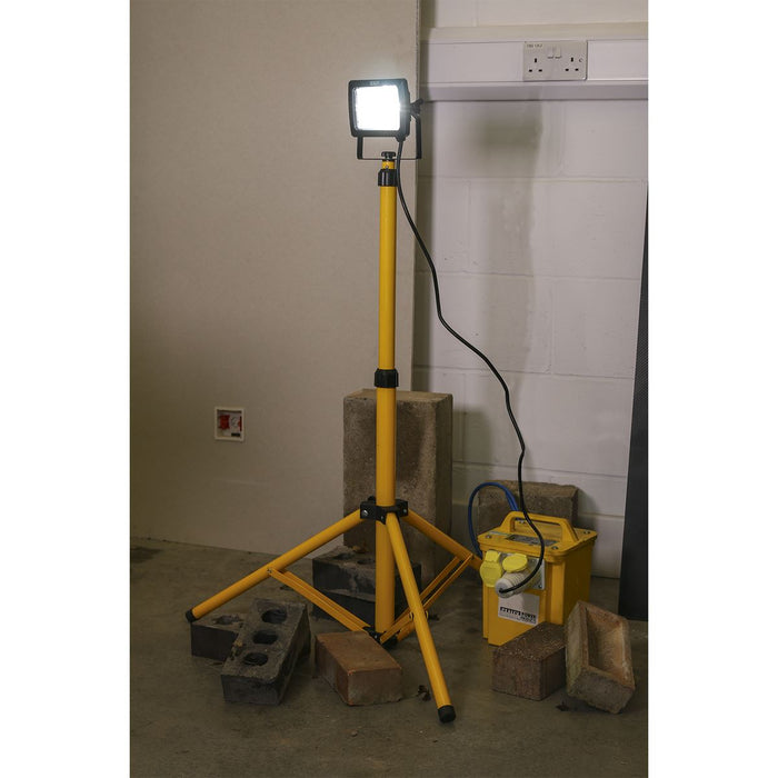 Sealey Telescopic Floodlight 10W SMD LED 110V Sealey - Dynamic Drive