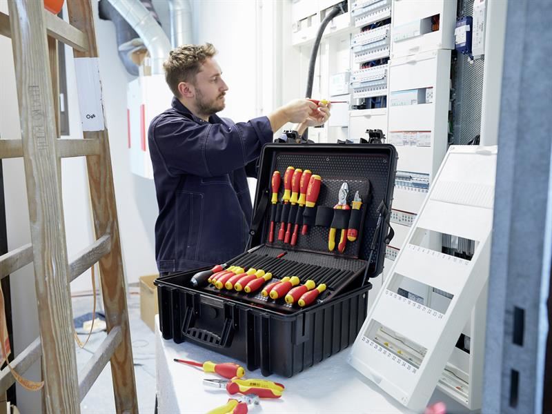 Wiha Competence XL electrician Tool Kit, 82 Piece (inc. Case) Wiha - Dynamic Drive