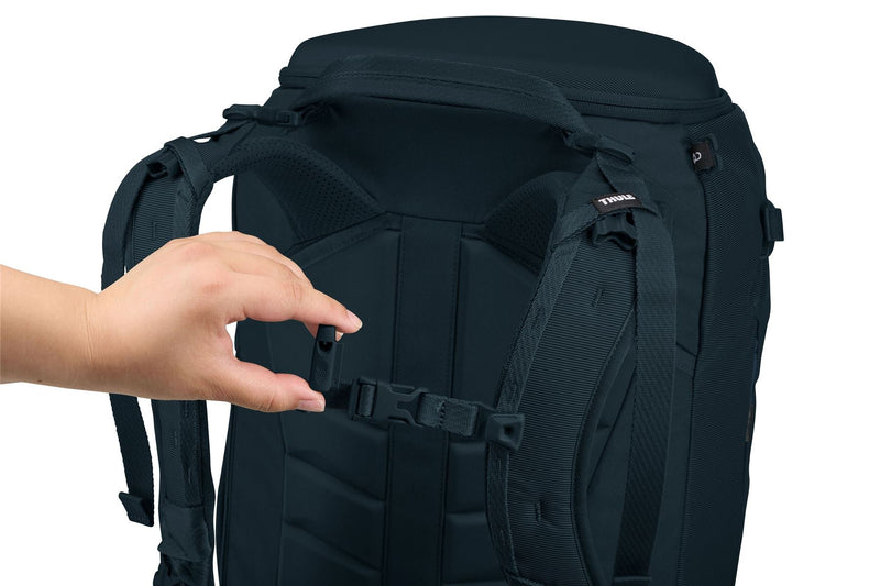Thule Landmark 60L Women's travel pack darkest blue Thule - Dynamic Drive