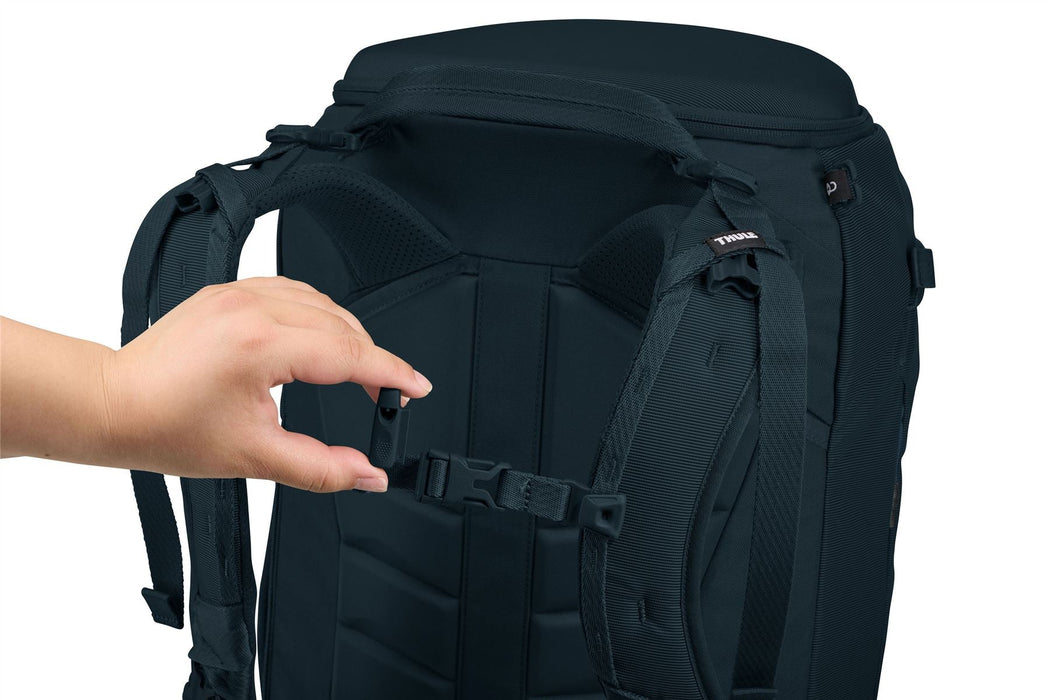 Thule Landmark 60L Women's travel pack darkest blue Thule - Dynamic Drive