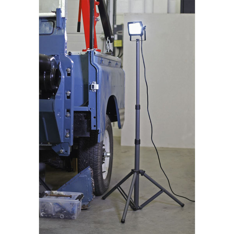 Sealey Telescopic Floodlight 10W Smd Led 230V Sealey - Dynamic Drive