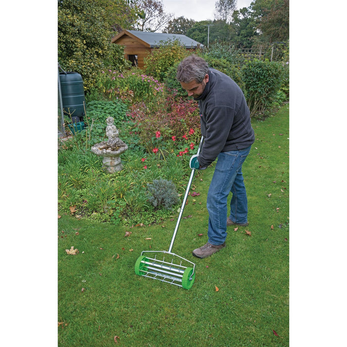 Draper Rolling Lawn Aerator Spiked Drum, 450mm 83983 Draper - Dynamic Drive