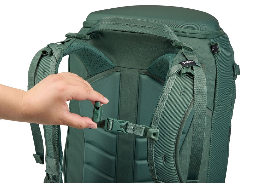 Thule Landmark 60L Women's travel pack hazy green Thule - Dynamic Drive