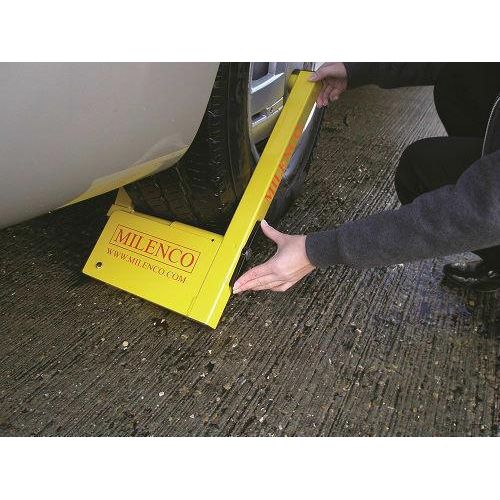 Milenco Compact Wheel Clamp with Storage Bag Milenco - Dynamic Drive